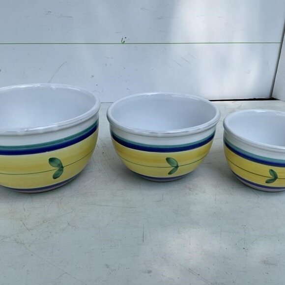 Hand-Painted Italian Nesting Mixing Bowls – Set of 3, Yellow Stripe Design - Picture 1 of 2